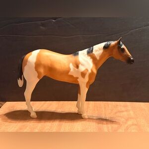 Breyer Traditional- #1236 Banjo Buckskin Overo Paint.